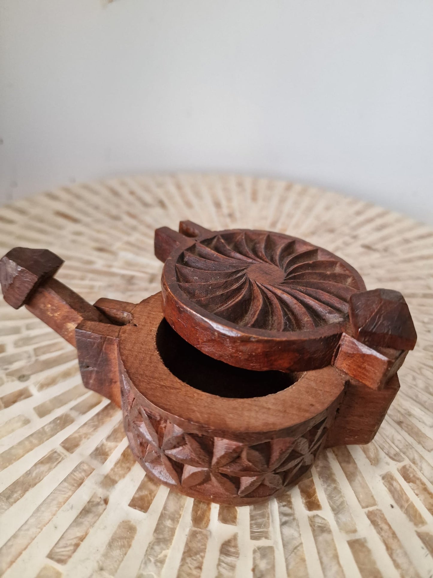 Boite indienne sculptée