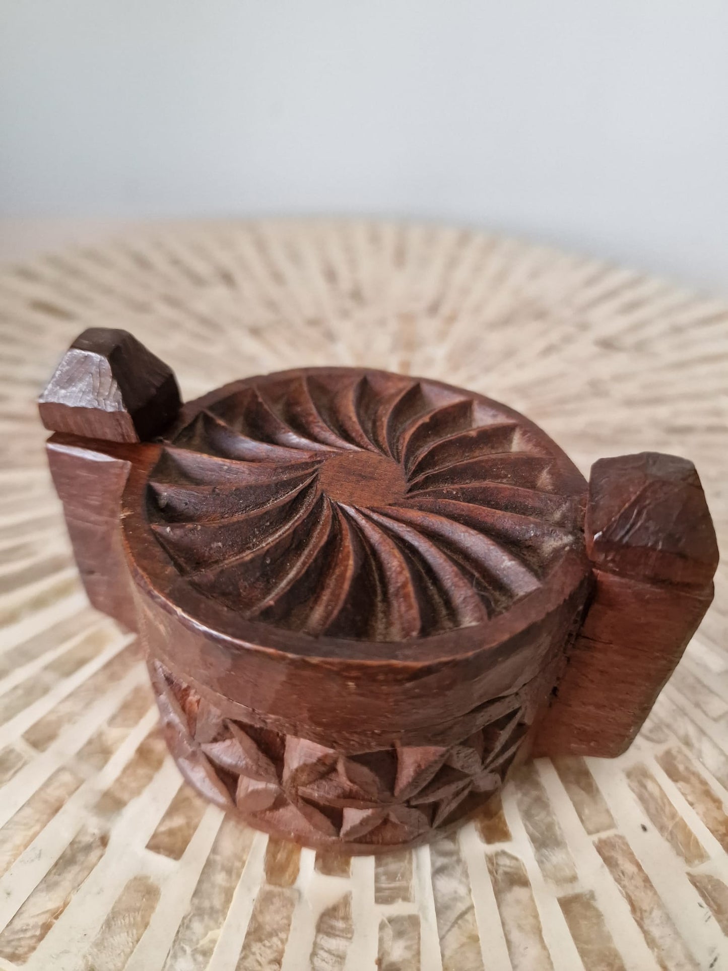 Boite indienne sculptée