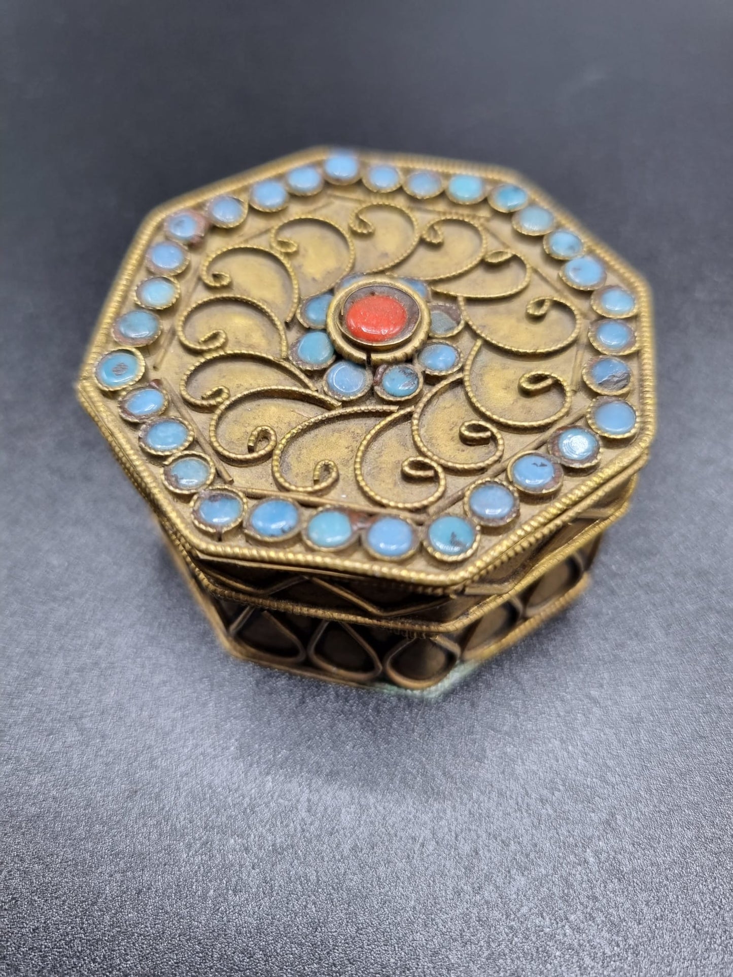 Boîte népalaise mil. XXème ---