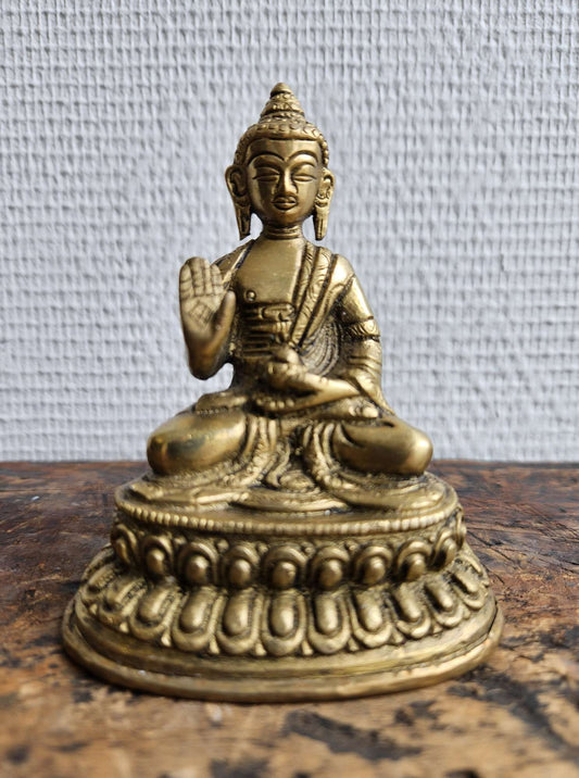 Statue bouddha tibétain en Abhaya Mudra ---