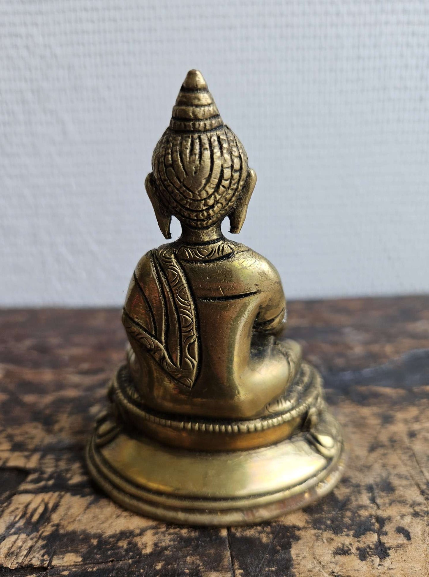 statue bouddha tibétain en Varadra Mudra ---