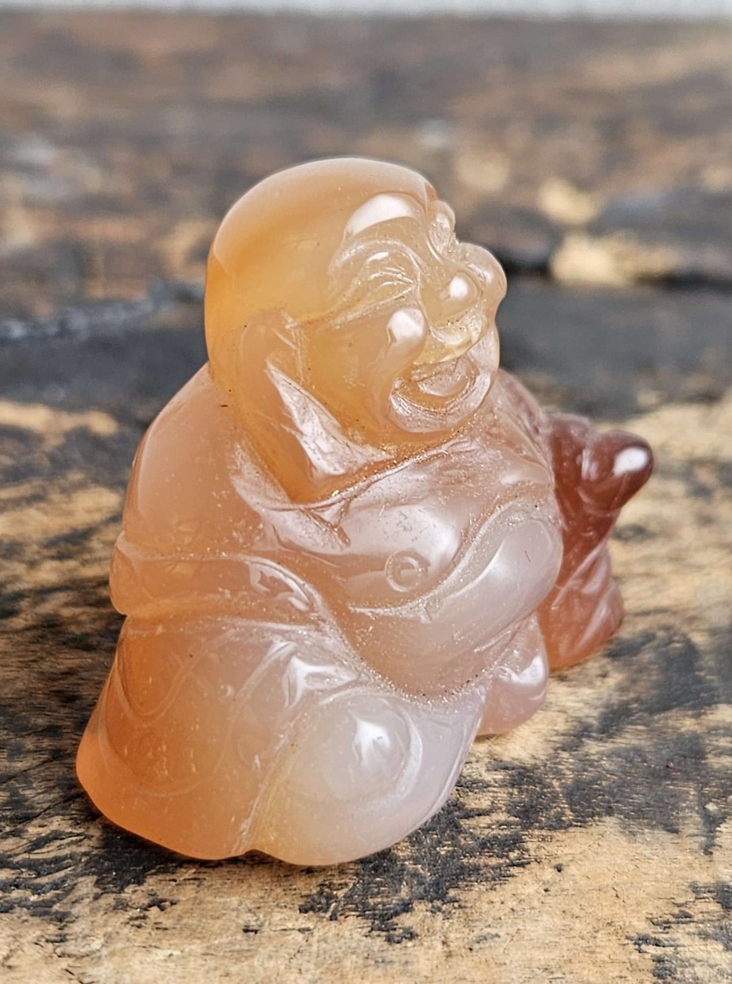 Statue de bouddha maitreya en cornaline ---