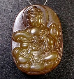  Pendentif en jade Guanyin