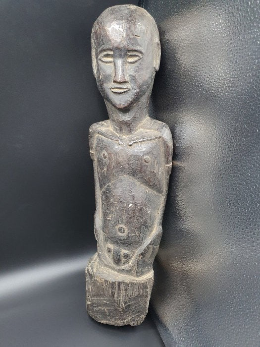 Rare grande statue du Timor