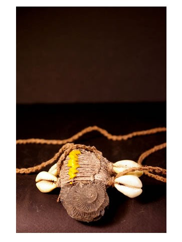 Collier fossile cauris Asmat